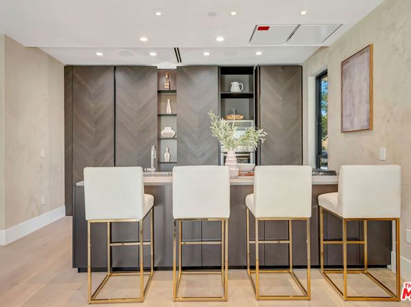 5935 Yarmouth Avenue, Encino CA 91316