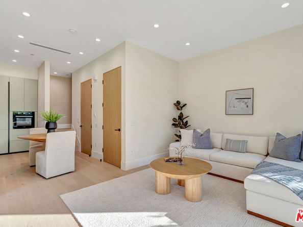 5935 Yarmouth Avenue, Encino CA 91316