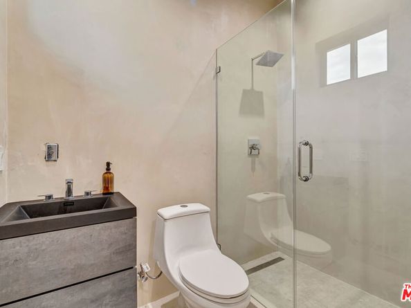 5935 Yarmouth Avenue, Encino CA 91316