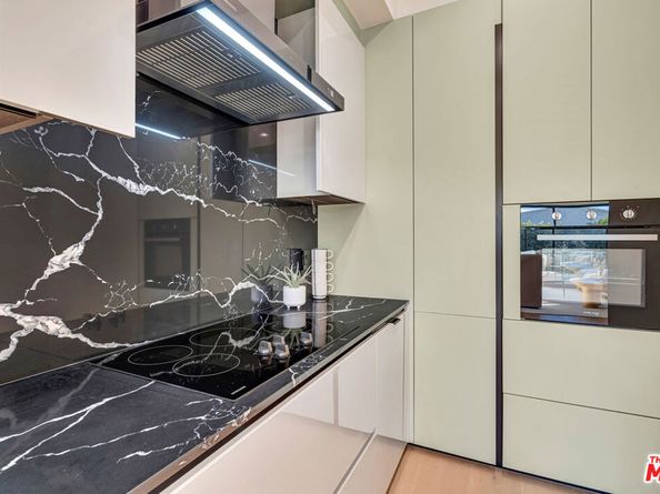 5935 Yarmouth Avenue, Encino CA 91316