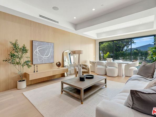 5935 Yarmouth Avenue, Encino CA 91316