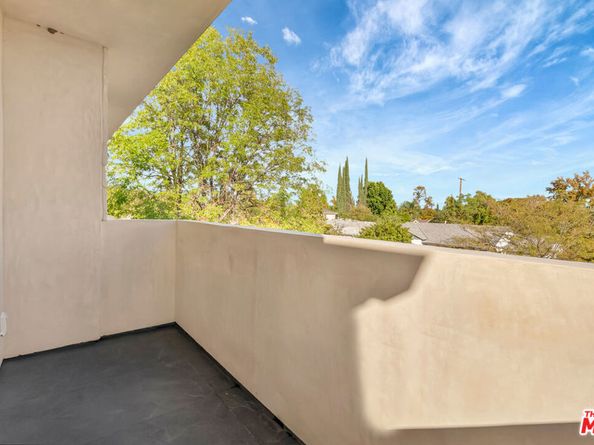 5935 Yarmouth Avenue, Encino CA 91316