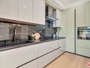 5935 Yarmouth Avenue, Encino CA 91316