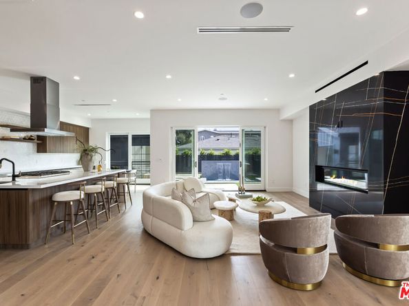 908 Rosecrans Avenue, Manhattan Beach CA 90266