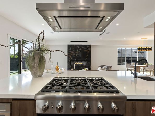 908 Rosecrans Avenue, Manhattan Beach CA 90266