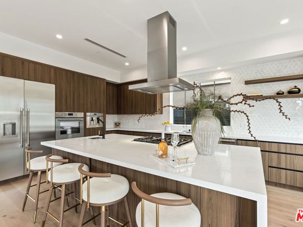 908 Rosecrans Avenue, Manhattan Beach CA 90266