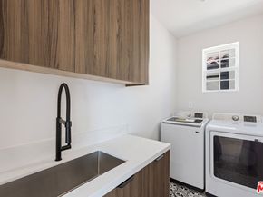 908 Rosecrans Avenue, Manhattan Beach CA 90266