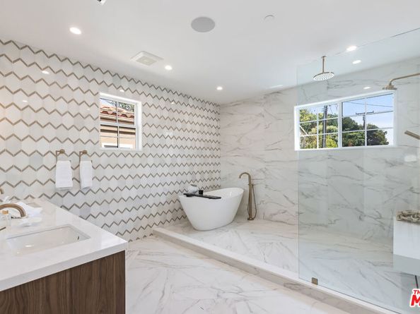 908 Rosecrans Avenue, Manhattan Beach CA 90266