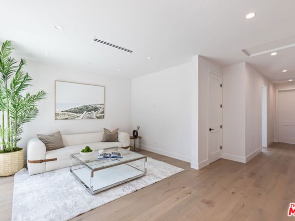 908 Rosecrans Avenue, Manhattan Beach CA 90266