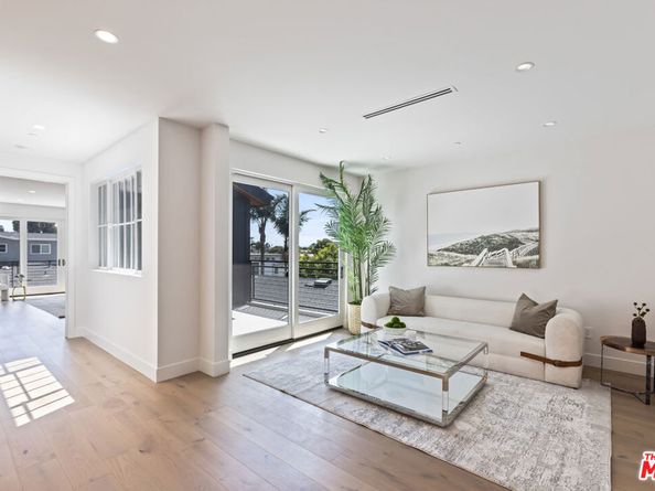 908 Rosecrans Avenue, Manhattan Beach CA 90266