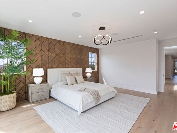 908 Rosecrans Avenue, Manhattan Beach CA 90266