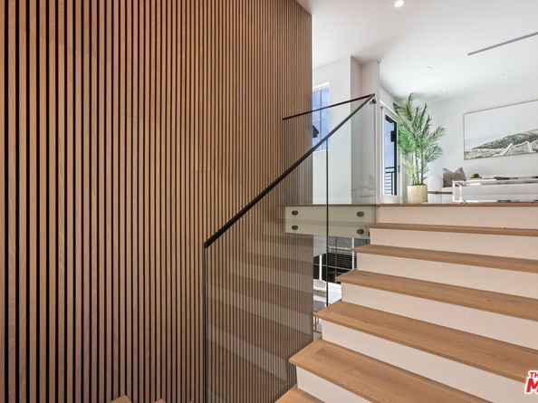 908 Rosecrans Avenue, Manhattan Beach CA 90266