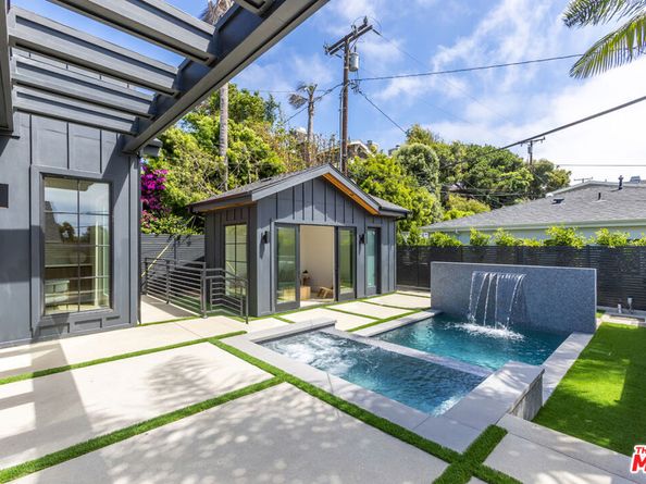 908 Rosecrans Avenue, Manhattan Beach CA 90266