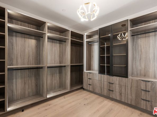 908 Rosecrans Avenue, Manhattan Beach CA 90266