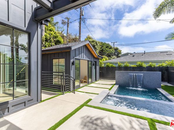 908 Rosecrans Avenue, Manhattan Beach CA 90266