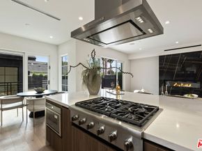 908 Rosecrans Avenue, Manhattan Beach CA 90266