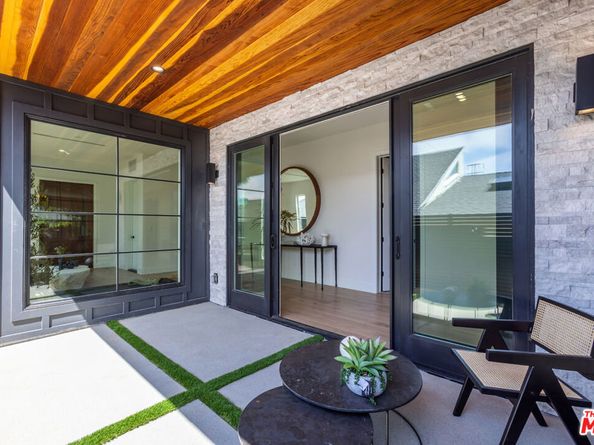 908 Rosecrans Avenue, Manhattan Beach CA 90266