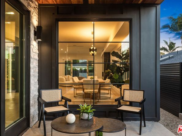 908 Rosecrans Avenue, Manhattan Beach CA 90266