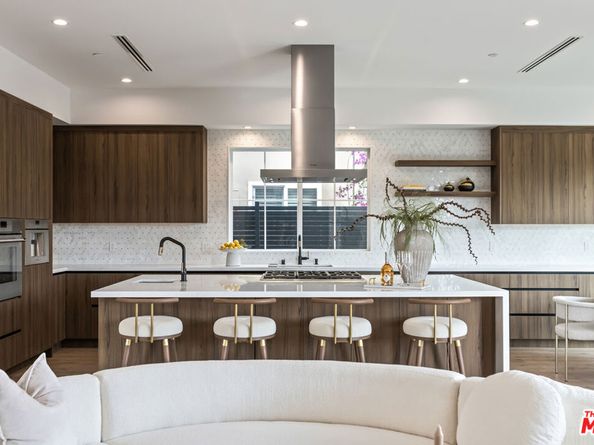 908 Rosecrans Avenue, Manhattan Beach CA 90266