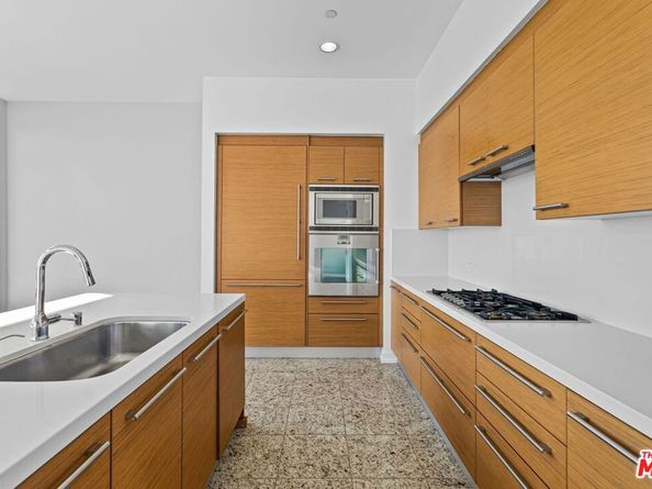 900 W Olympic Boulevard 31C, Los Angeles CA 90015