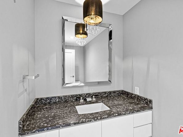 900 W Olympic Boulevard 31C, Los Angeles CA 90015