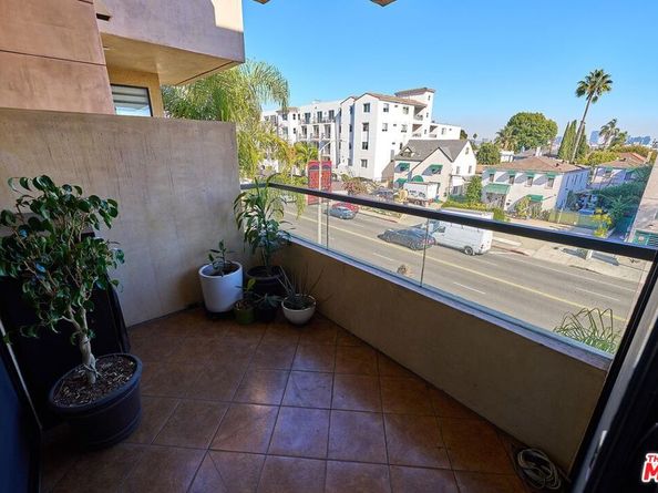 871 Crenshaw Boulevard 305, Los Angeles CA 90005