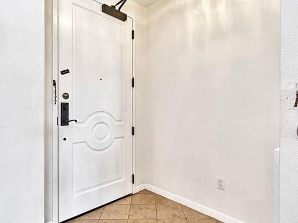 871 Crenshaw Boulevard 305, Los Angeles CA 90005