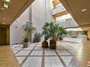 871 Crenshaw Boulevard 305, Los Angeles CA 90005