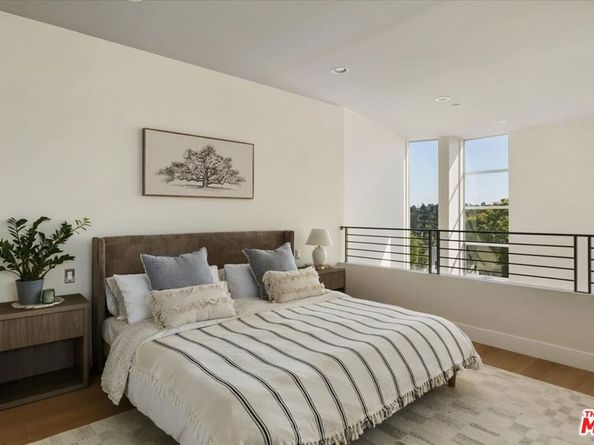 3345 1/2 Rowena Avenue, Los Angeles CA 90027