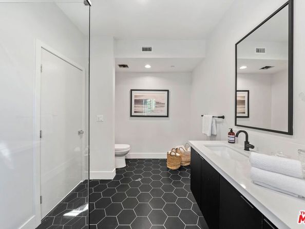 1624 N Normandie Avenue B, Los Angeles CA 90027
