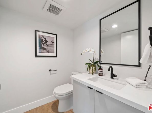 1624 N Normandie Avenue B, Los Angeles CA 90027