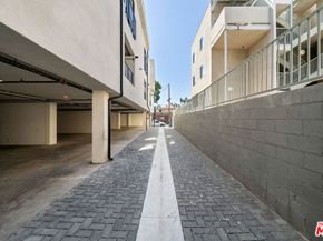 1624 N Normandie Avenue B, Los Angeles CA 90027
