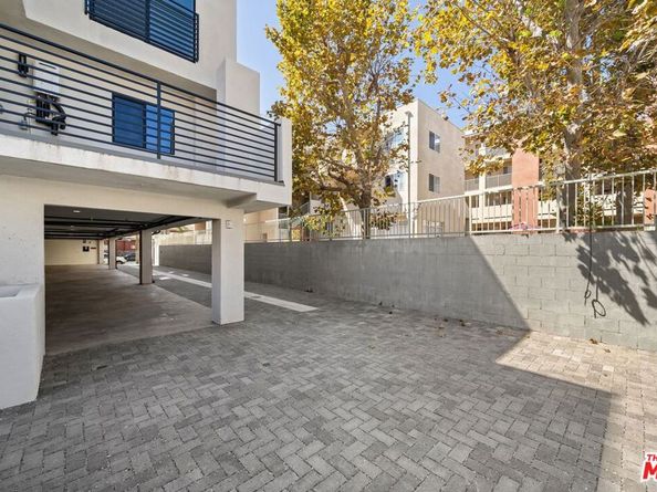 1624 N Normandie Avenue B, Los Angeles CA 90027