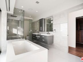 8796 Hollywood Boulevard, Los Angeles CA 90069