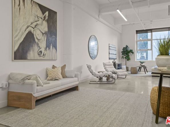 1130 S Flower Street 211, Los Angeles CA 90015