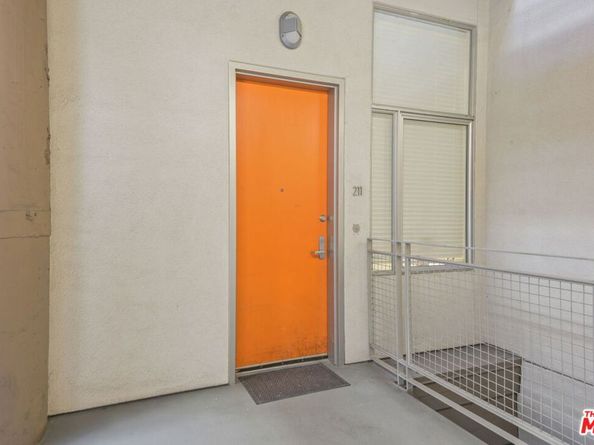 1130 S Flower Street 211, Los Angeles CA 90015
