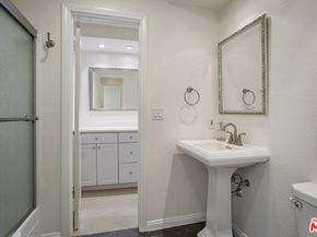 5720 Owensmouth Avenue 152, Woodland Hills CA 91367