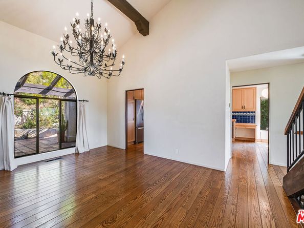 1382 Edgehill Place, Pasadena CA 91103