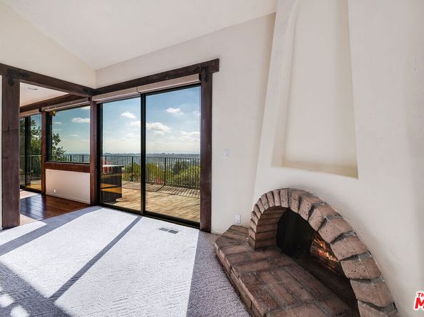 1382 Edgehill Place, Pasadena CA 91103