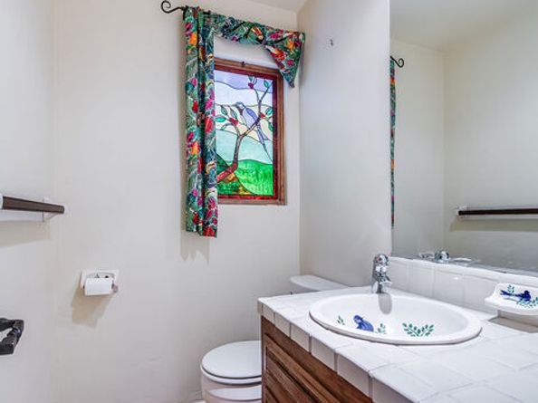 1382 Edgehill Place, Pasadena CA 91103