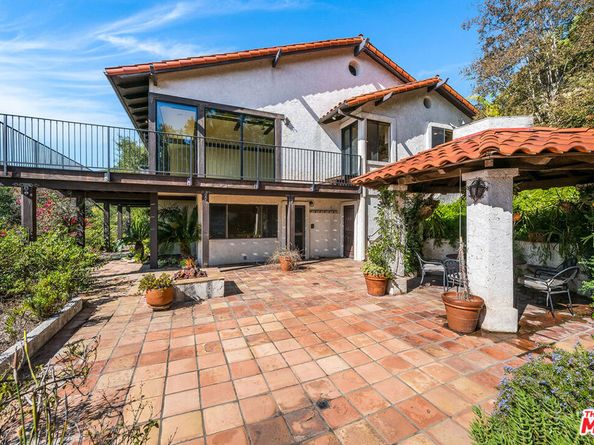 1382 Edgehill Place, Pasadena CA 91103