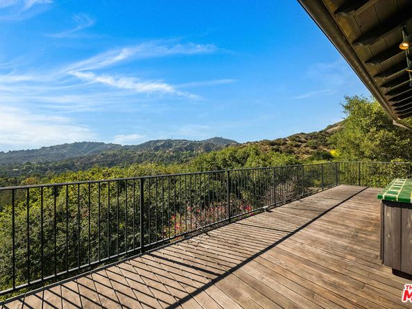 1382 Edgehill Place, Pasadena CA 91103