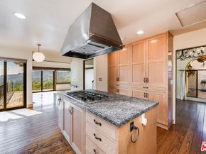 1382 Edgehill Place, Pasadena CA 91103