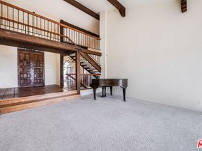 1382 Edgehill Place, Pasadena CA 91103