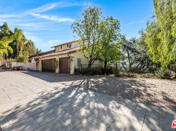 1382 Edgehill Place, Pasadena CA 91103