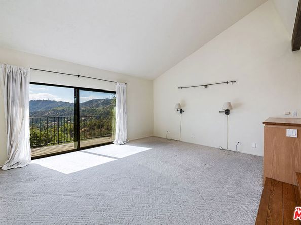 1382 Edgehill Place, Pasadena CA 91103