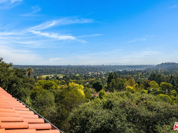 1382 Edgehill Place, Pasadena CA 91103