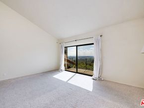 1382 Edgehill Place, Pasadena CA 91103