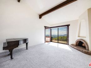 1382 Edgehill Place, Pasadena CA 91103