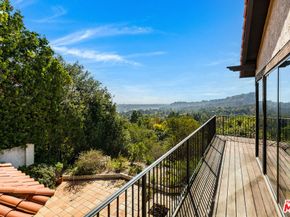 1382 Edgehill Place, Pasadena CA 91103